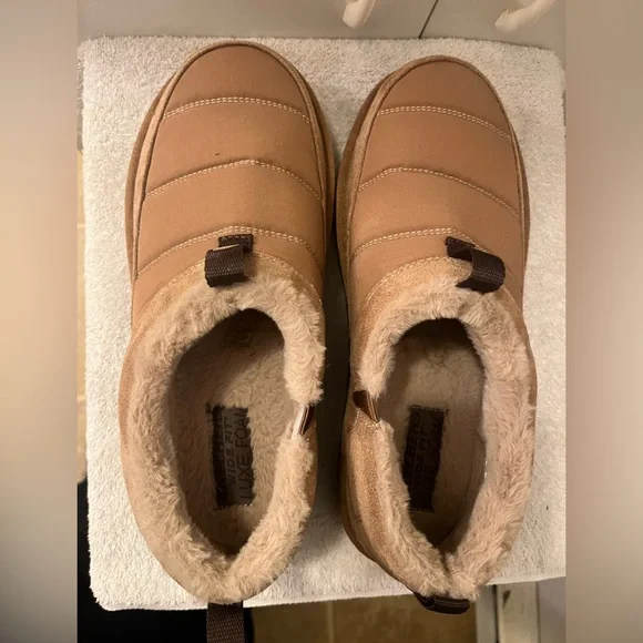 9 Wide Men's Skecher's Brown Fleece-Lined Slippers - Picture 2 of 8